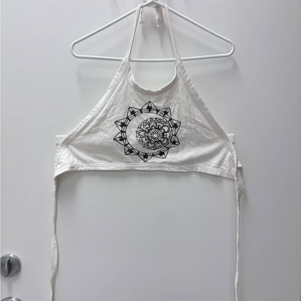 La Hearts Sz M White Crop Top with Black Mandala Design